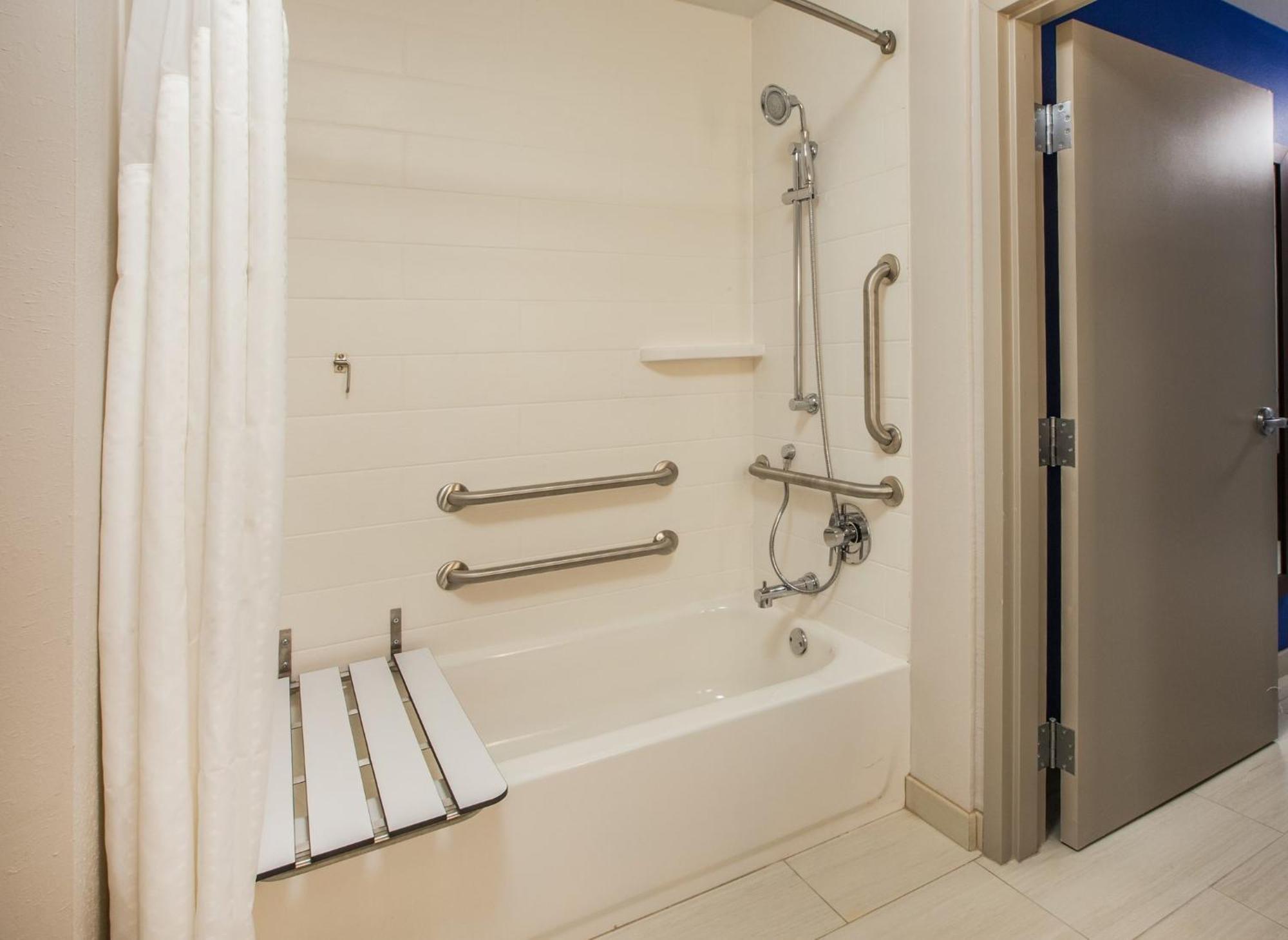 Holiday Inn Express & Suites Haltom City - Ft. Worth By Ihg Exteriör bild